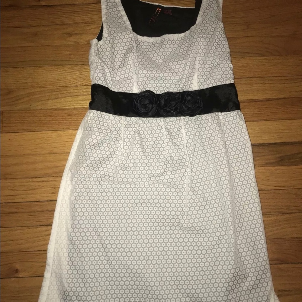 Nelli Janice Jaraicie White Floral Lace Black Rose Appliqué Belt Feminine Dress